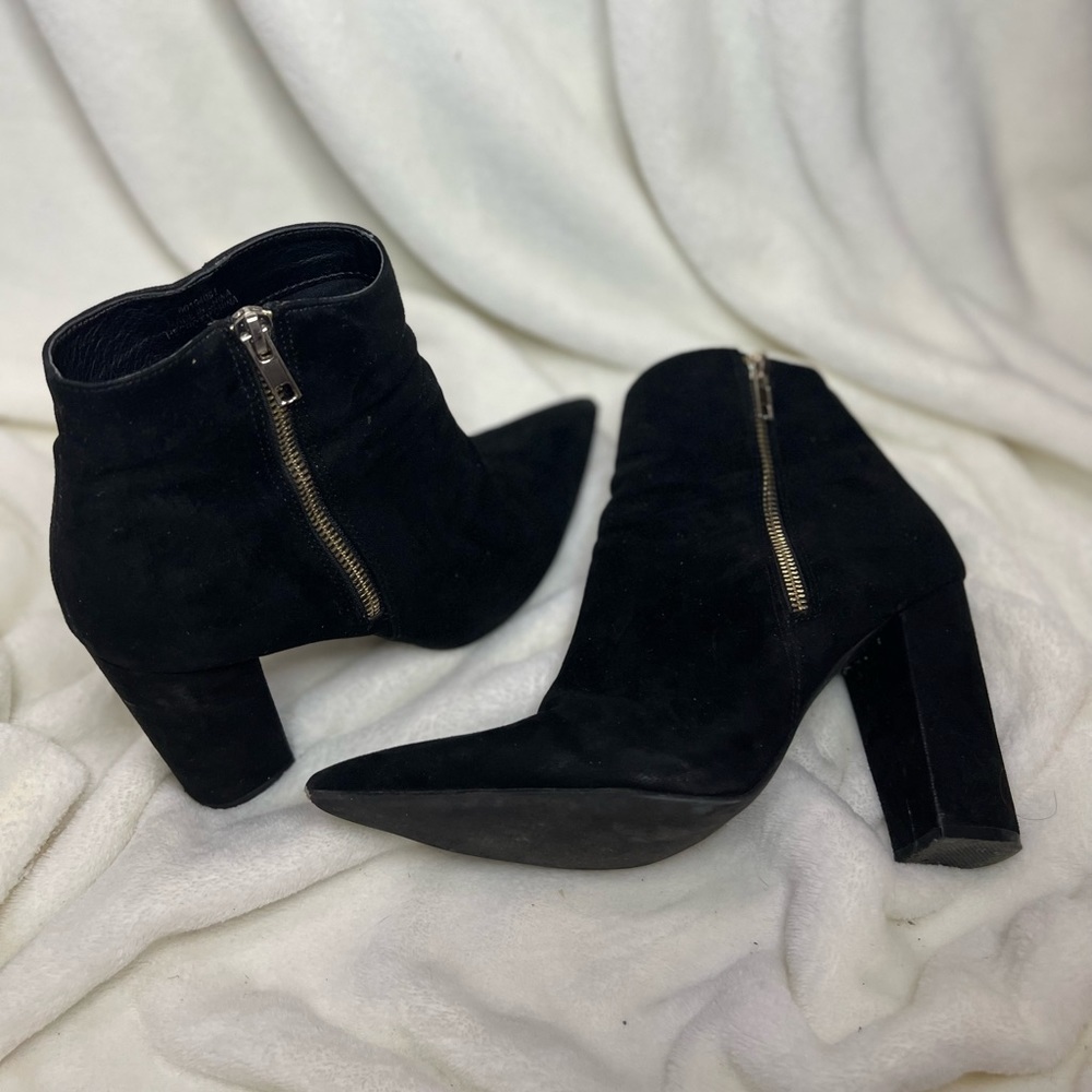Forever 21 pointed toe heel boots / size 8.5 / black with gold zipper